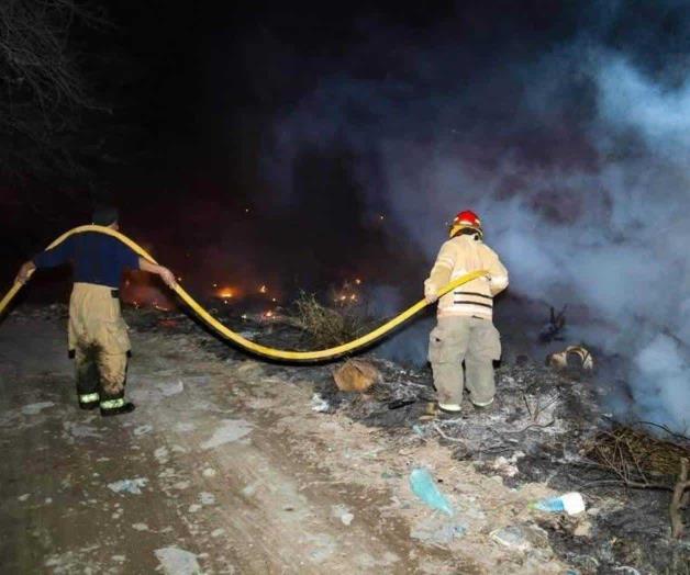 Extinguen el siniestro  en un terreno baldío