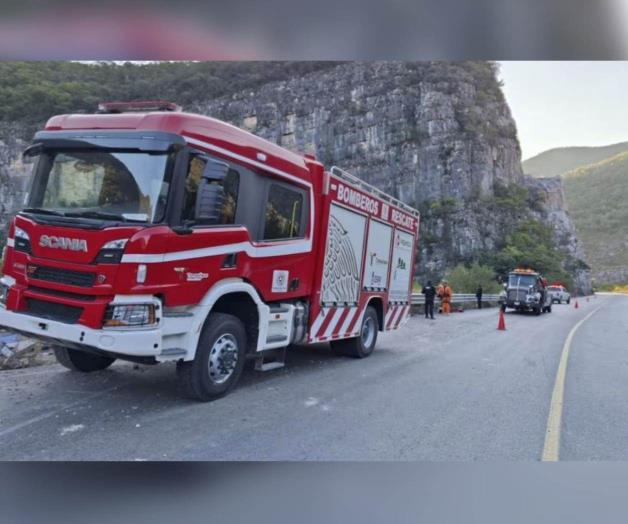 Tráiler cae a barranco en carretera Rumbo Nuevo, Tamaulipas