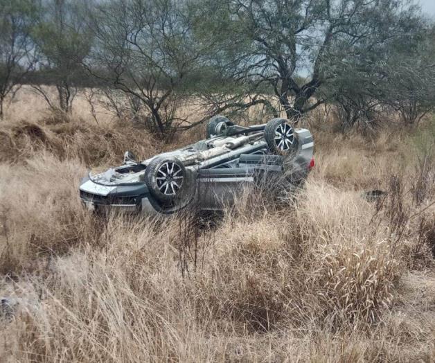 Secretario del Trabajo de Tamaulipas sufre volcadura en carretera