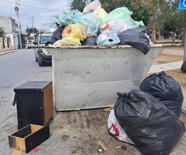 Saturan de basura los contenedores de Plaza Dr. Treviño Zapata