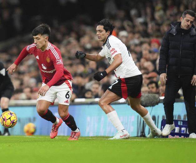 Manchester United derrota al Fulham de Raúl Jiménez