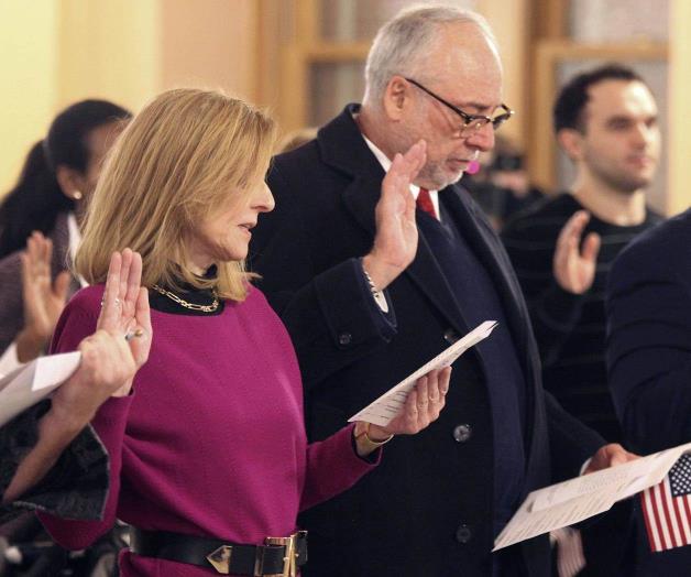 Otorgan ciudadanía de EU en ceremonia