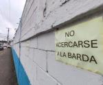 Padres hacen llamado a la Secretaría de Educación: Barda de escuela, a punto de desplomarse