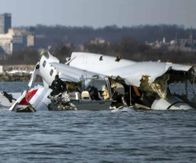 Investigadores buscan pistas del letal choque: Estudian conducta de piloto militar Investigadores buscan pistas del letal choque: Estudian conducta de piloto militar