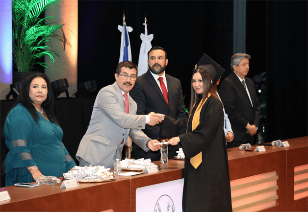 Graduados, 246 profesionales en la UAT