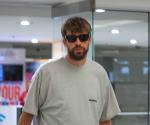 Se va Piqué, sin Clara, para estar con sus hijos