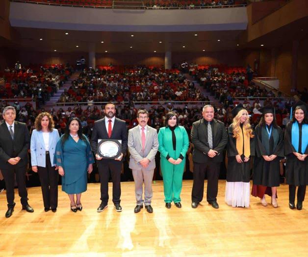 Graduados, 246 profesionales en la UAT