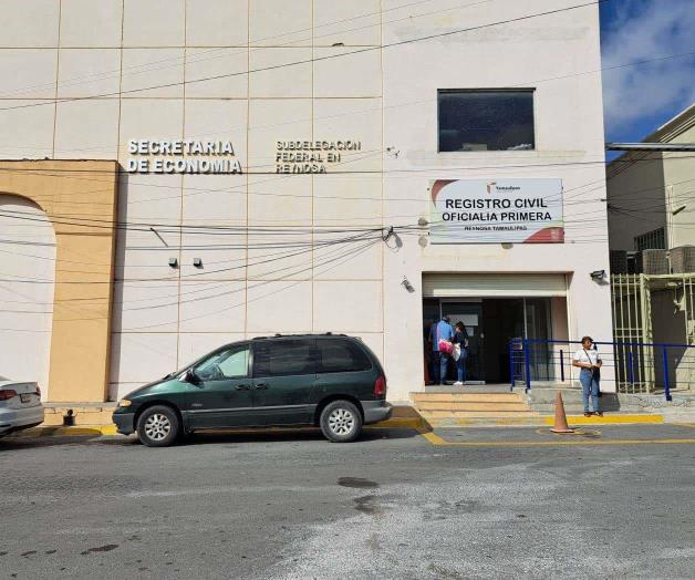 Cierran hoy las oficinas del gobierno y escuelas