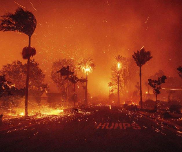 Residentes de los &Aacute;ngeles: Condenan falta de avisos  cuando el fuego crec&iacute;a