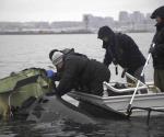 Sacan del Potomac restos de aeronaves colisionadas