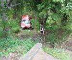 Por exceso de velocidad:Cae mujer a barranco en su carro