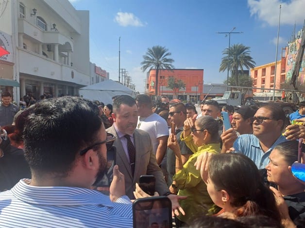 Exigen ambulantes bajen cobro de piso en Reynosa; protestan en Plaza Principal
