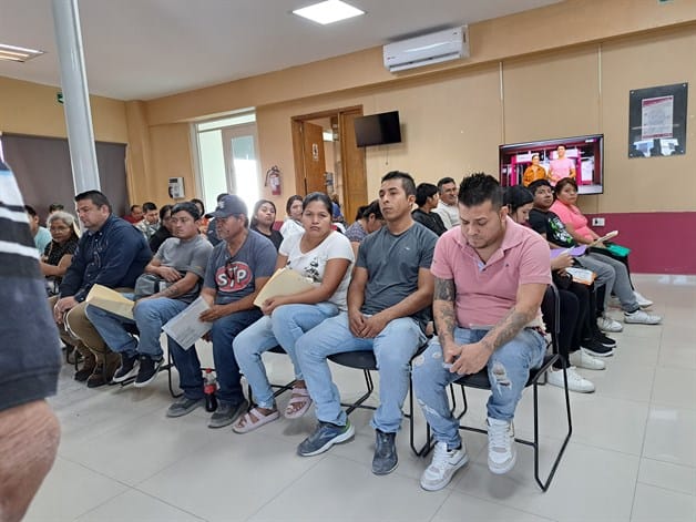 Se vence plazo para trámite: Hacen largas filas para renovar fotocredencial Se vence plazo para trámite: Hacen largas filas para renovar fotocredencial