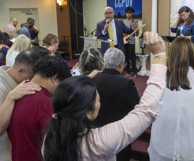 Celebran cultos a puerta cerrada: Temen evangélicos les apliquen ley migratoria