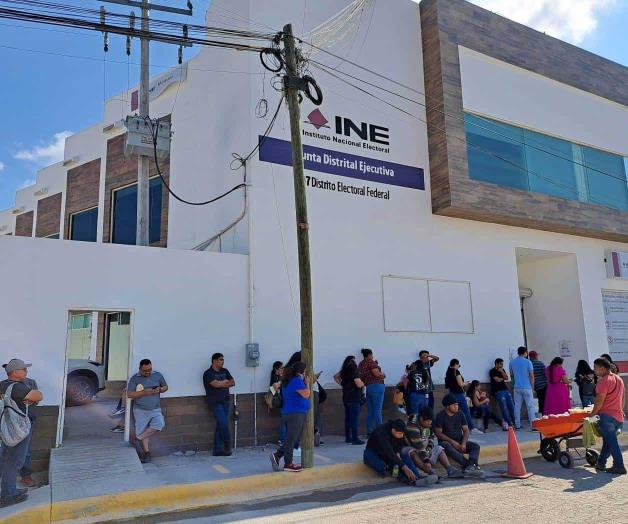 Se vence plazo para trámite: Hacen largas filas para renovar fotocredencial Se vence plazo para trámite: Hacen largas filas para renovar fotocredencial