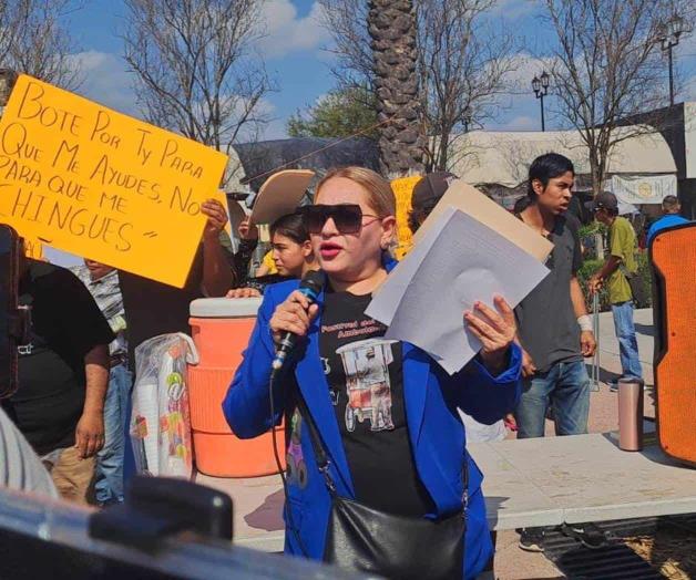 Exigen ambulantes bajen cobro de piso en Reynosa; protestan en Plaza Principal