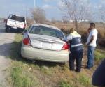 Dejan vehículo abandonado en Carretera Reynosa- San Fernando