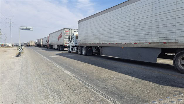 Esperan normalicen cruces a EU: Recuperan el ánimo y la confianza transportistas Esperan normalicen cruces a EU: Recuperan el ánimo y la confianza transportistas