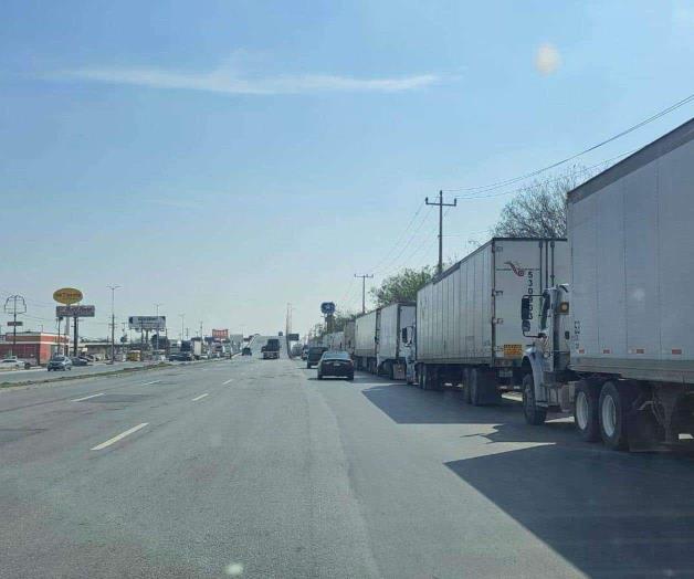 Esperan normalicen cruces a EU: Recuperan el ánimo y la confianza transportistas Esperan normalicen cruces a EU: Recuperan el ánimo y la confianza transportistas