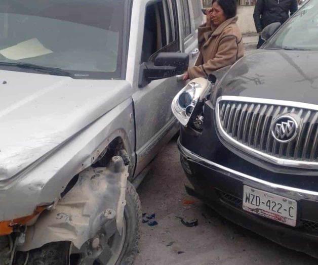 Estrella Jeep contra dos vehículos Estrella Jeep contra dos vehículos