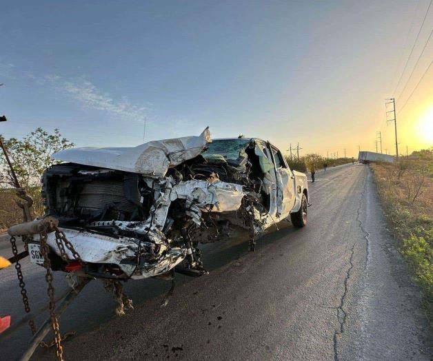 Choca camioneta contra un tr&aacute;iler