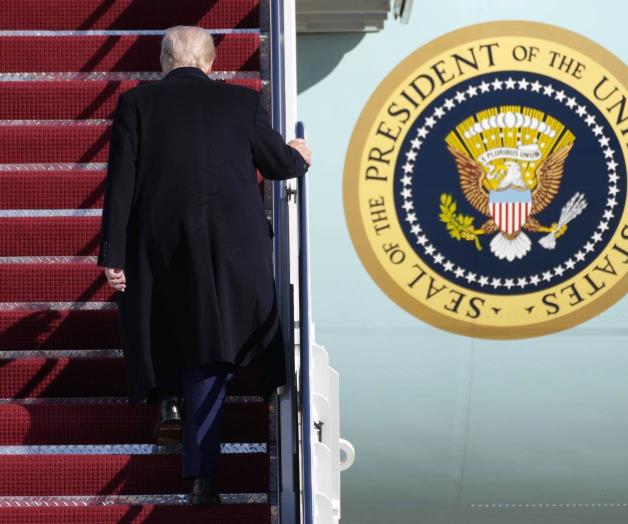 Visita Trump avión de Boeing para revisar las características Visita Trump avión de Boeing para revisar las características