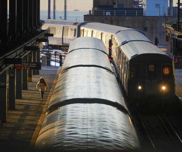 Niños en NY mueren al ´surfear´ encima de los trenes del metro Niños en NY mueren al ´surfear´ encima de los trenes del metro