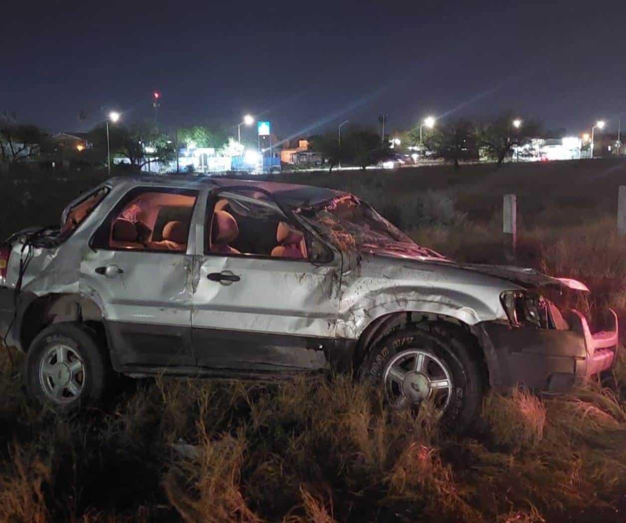 Volcadura de camioneta en Reynosa por exceso de velocidad en Libramiento a Puente Mission