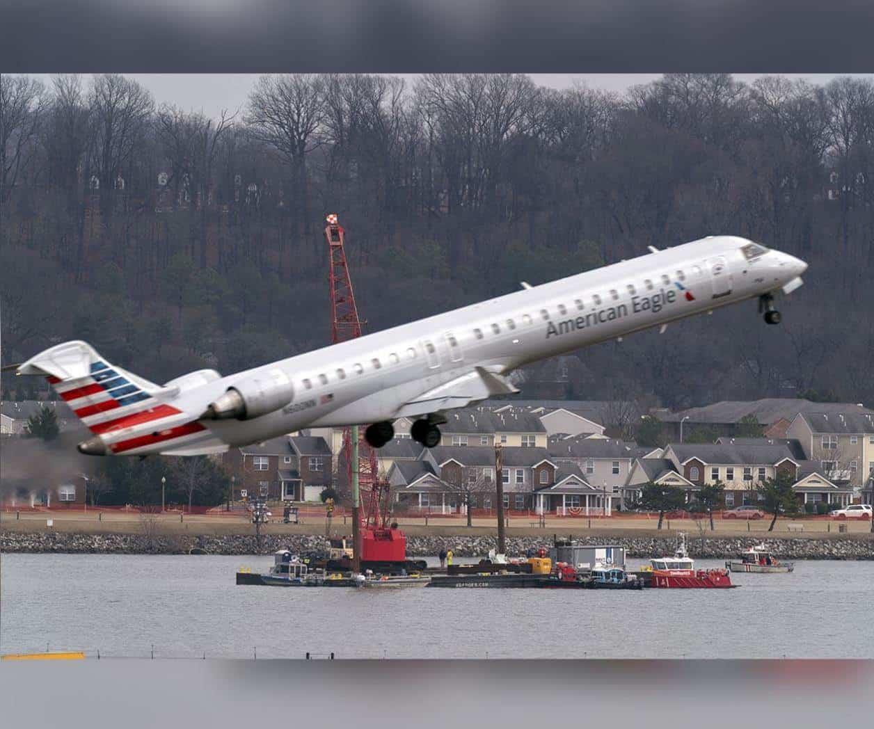 Semanas después de choque en DC: Inicia despidos de personal de control de tráfico aéreo de FAA