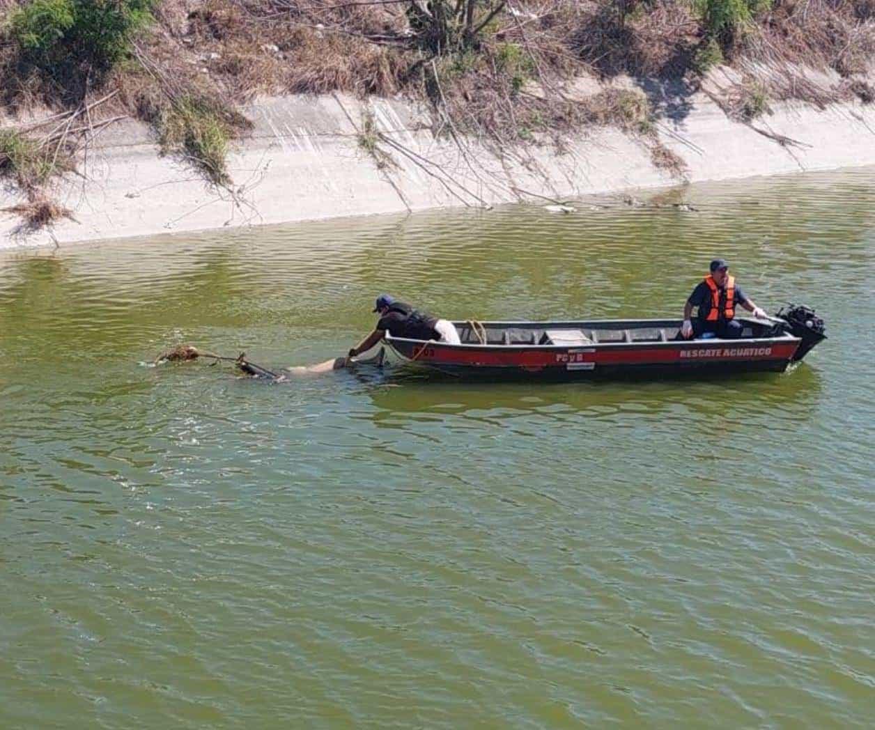 Flota cuerpo en el Rodhe