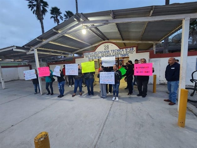 Protestan por falta de maestros en Secundaria 28 de Nuevo Progreso