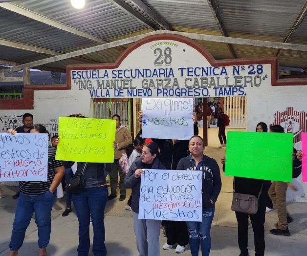 Protestan por falta de maestros en Secundaria 28 de Nuevo Progreso