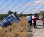 Vuelca camión con 15 toneladas de naranja en Padilla; un muerto y 16 heridos