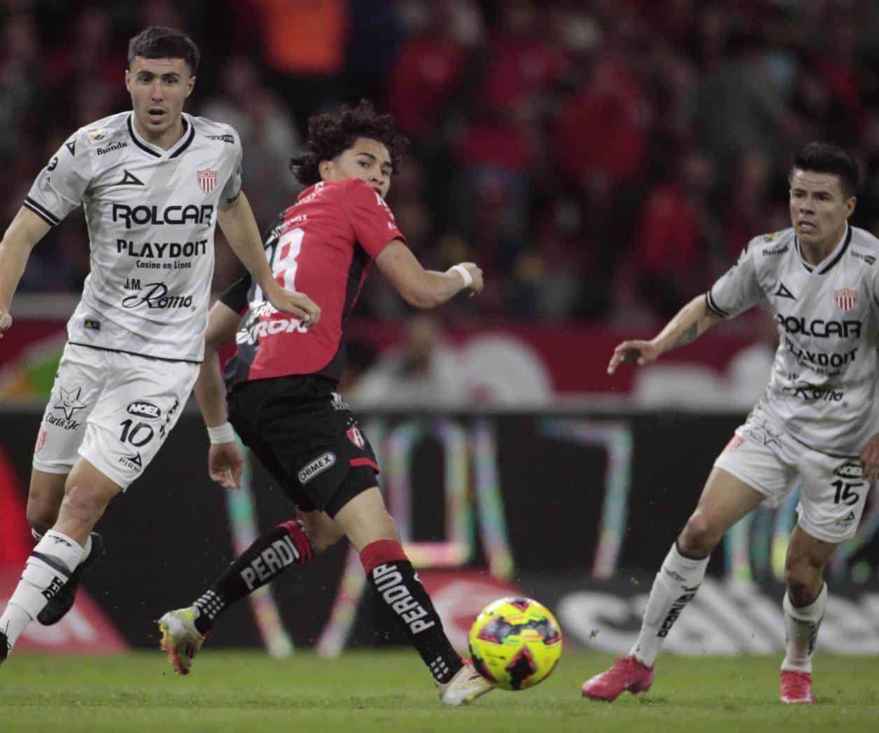 Necaxa golea al Atlas