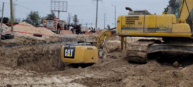 Talud sepulta a obrero en Reynosa y lo rescatan con vida Talud sepulta a obrero en Reynosa y lo rescatan con vida