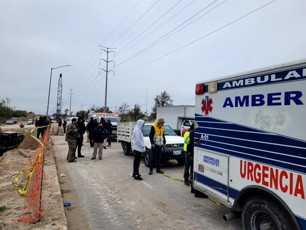Talud sepulta a obrero en Reynosa y lo rescatan con vida Talud sepulta a obrero en Reynosa y lo rescatan con vida
