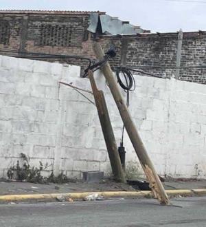 Urgen reemplazar poste de Telmex en Calle José de Escandón de Reynosa