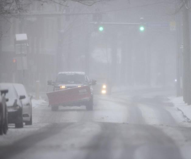 Nevadas causan cientos de accidentes viales en Virginia y Carolina del Norte