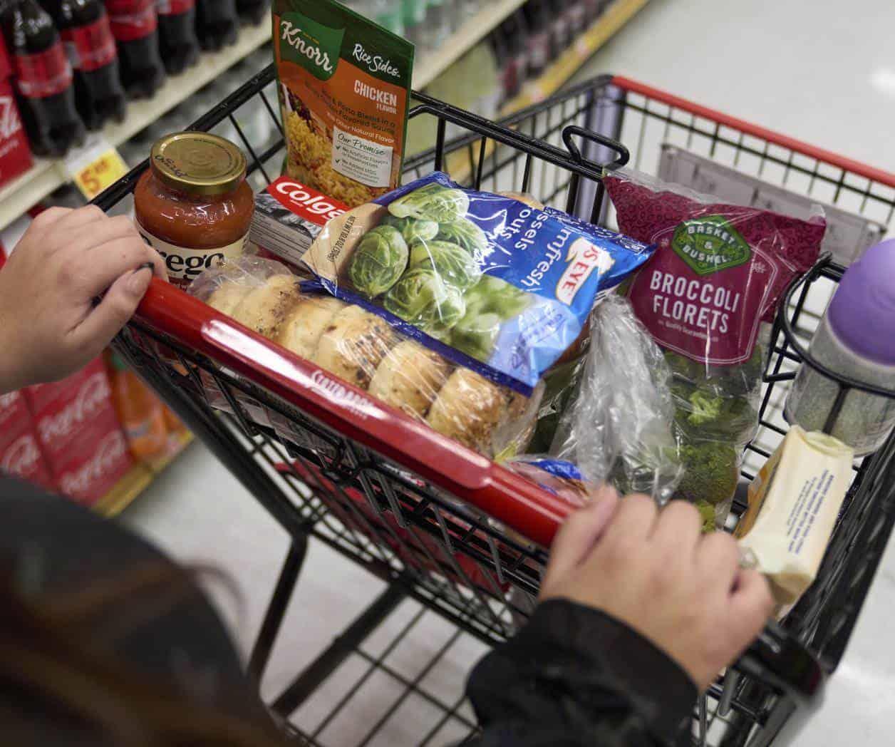 Quieren prohibir la compra de comida chatarra con cupones