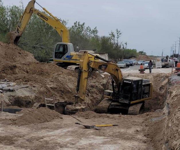 Talud sepulta a obrero en Reynosa y lo rescatan con vida Talud sepulta a obrero en Reynosa y lo rescatan con vida