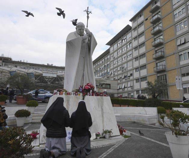 Tras una semana ingresado por una neumonía, surge la pregunta de si Papa Francisco podría renunciar Tras una semana ingresado por una neumonía, surge la pregunta de si Papa Francisco podría renunciar