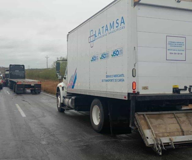 Cierran carril en la Victoria-Matamoros tras choque en Jiménez