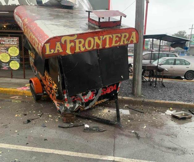 Infractor es captado en video: Destroza camioneta un puesto de tacos Infractor es captado en video: Destroza camioneta un puesto de tacos