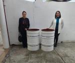 Entregan contenedores de basura a escuelas