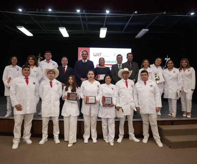 Entrega la UAT nueva  generación de Médicos  Veterinarios en Victoria