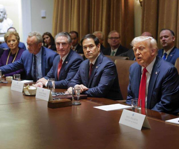Aplaza Trump aranceles para México y Canadá