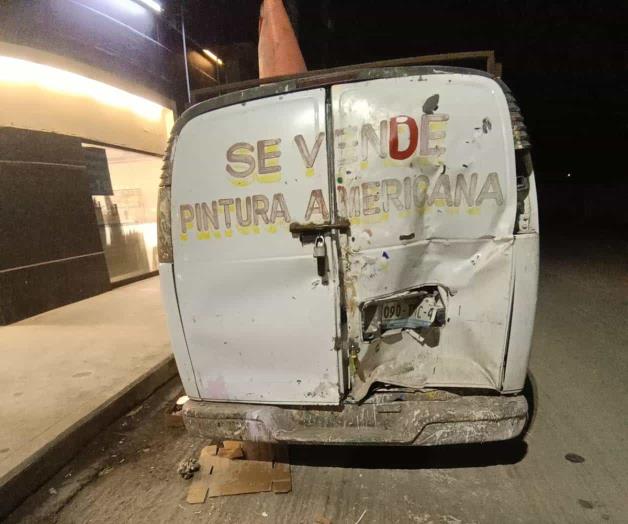 Impacta vehículos y huye Impacta vehículos y huye