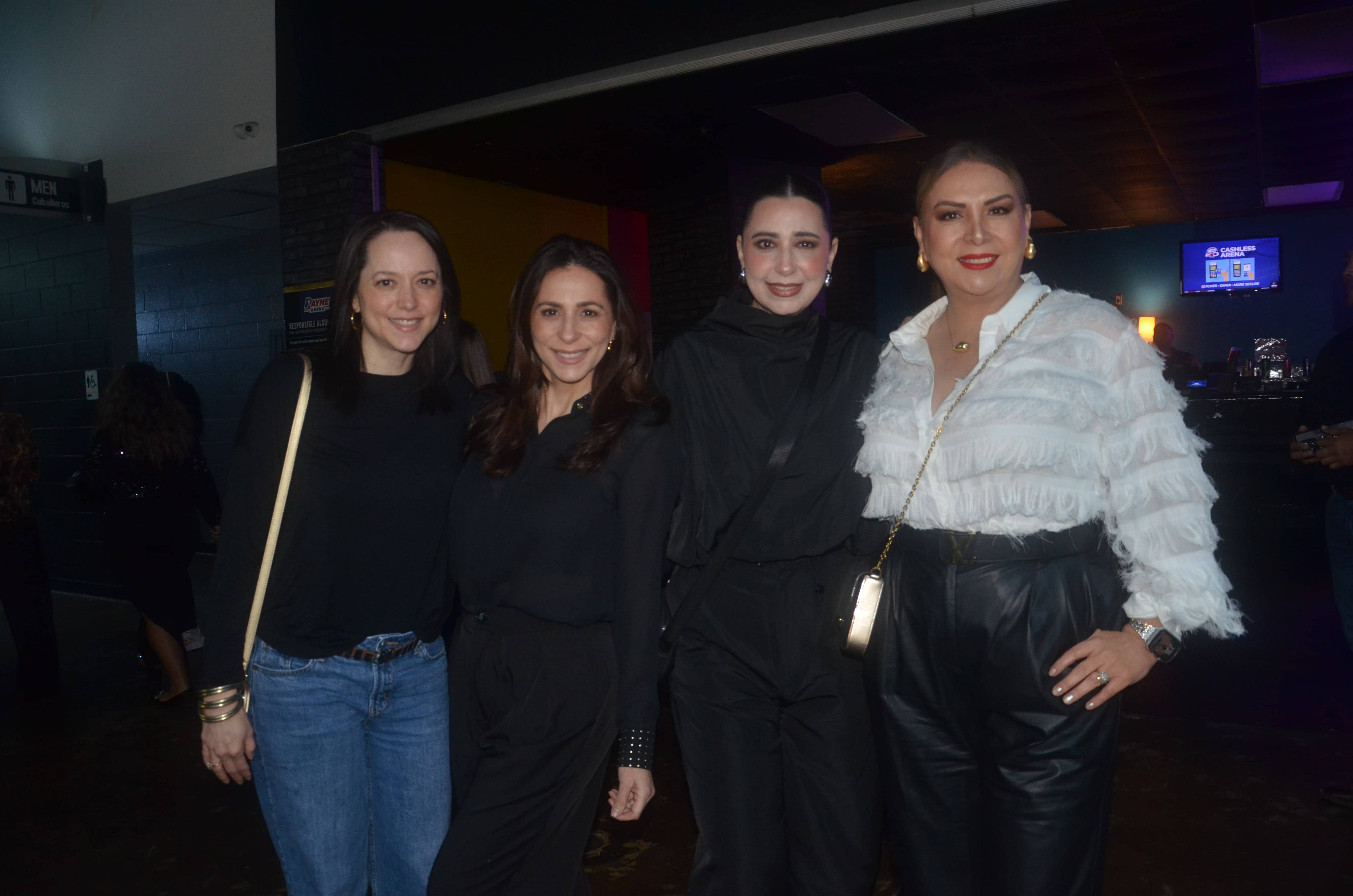 Maricela, Daniela y Karina Peniche y Miriam Peña.