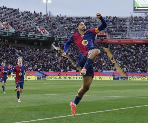 Barcelona golea 4-0 a la Real Sociedad y asume en solitario el liderato en España