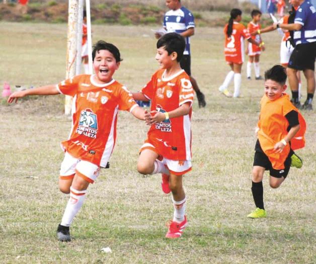 Arranca Tuzos con triunfo ante Pitufos Arranca Tuzos con triunfo ante Pitufos